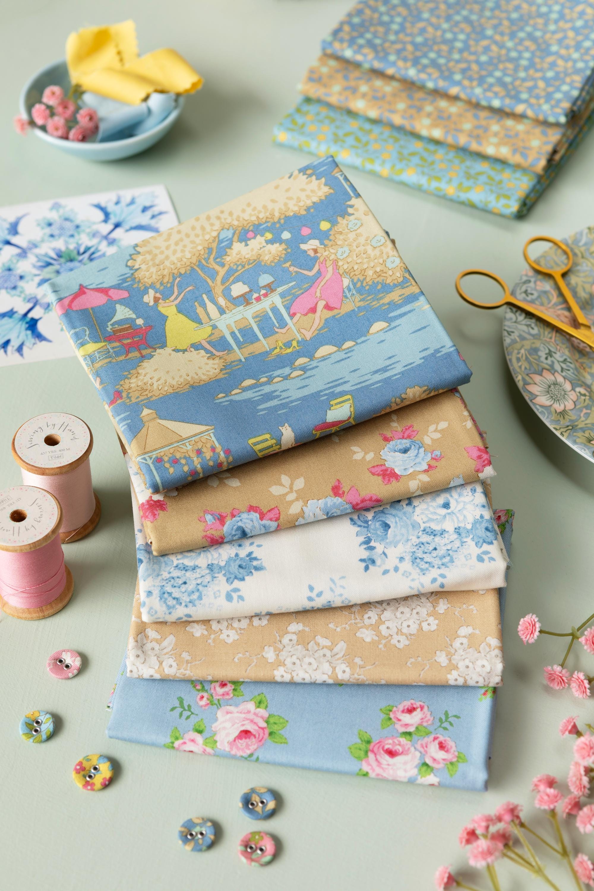 Sunday Brunch FQB 5 fabrics 18 x 22in Blue by Tilda Fabrics #TIL300225