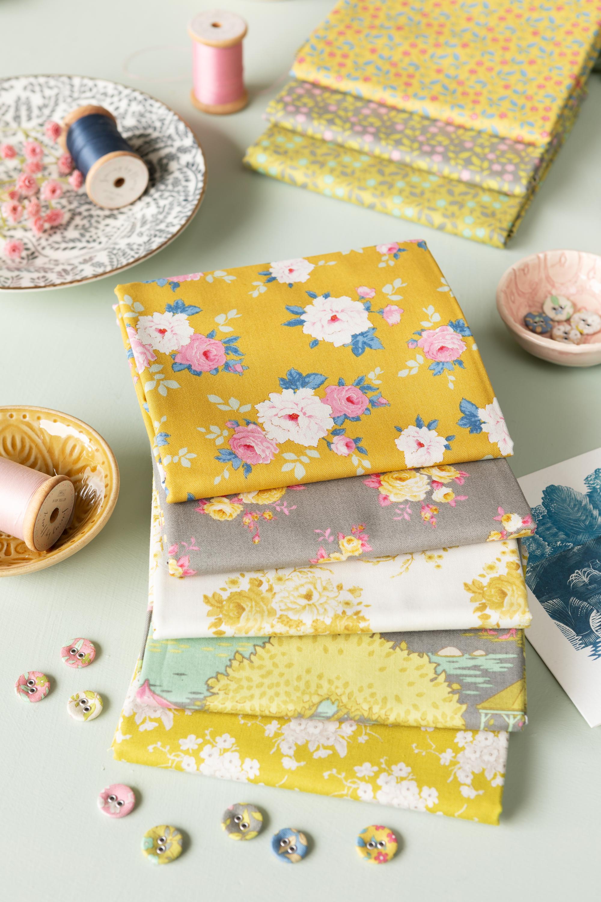 Sunday Brunch FQB 5 fabrics 18 x 22in Grey by Tilda Fabrics #TIL300223
